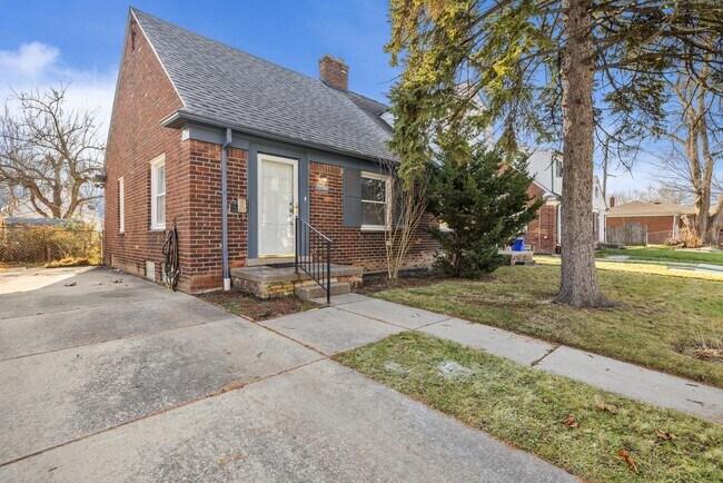 Building Photo - 17140 Sioux St