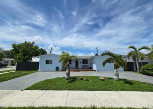 Building Photo - 9591 SW 52nd Terrace