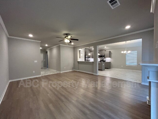 Building Photo - 350 S Emerald Woods Run