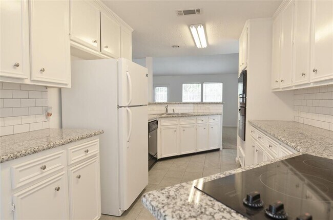 Building Photo - 2023 Woodland Springs St