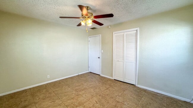 Building Photo - 3-Bed, 2-Bath Single Story Home with Big Y...
