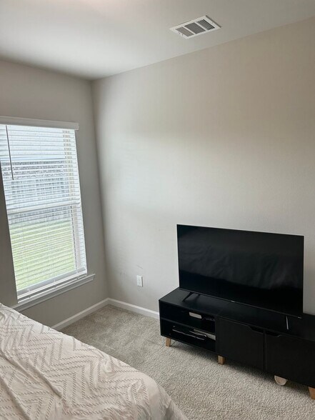 Building Photo - 210 St Fazzio St