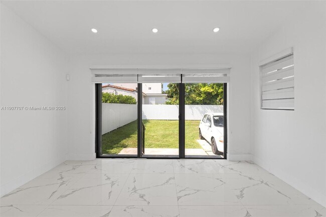 Building Photo - 8761 SW 34th St