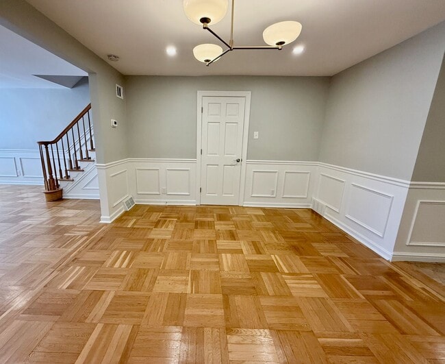 Building Photo - RARELY Offered completely RENOVATED PACKER PARK 3 Bedroom/2.5 Bath HOME w/ Central AC-HARDWOOD Fl...