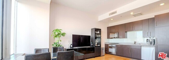 Building Photo - 1100 Wilshire Blvd