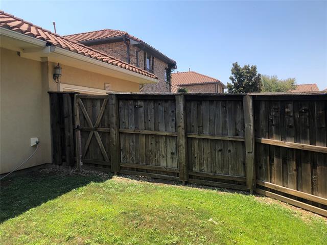 Building Photo - 817 La Cima