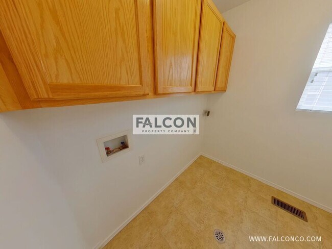 Building Photo - 6627 Silverwind Cir