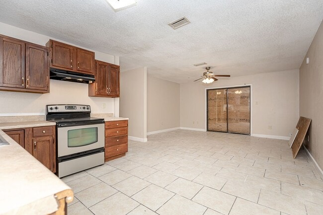 Building Photo - 3 Bedroom home in Gautier