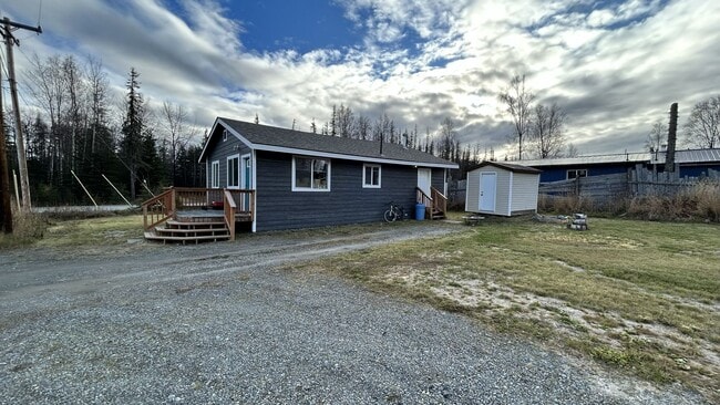 Building Photo - ADORABLE YEAR-ROUND SOLDOTNA HOME!