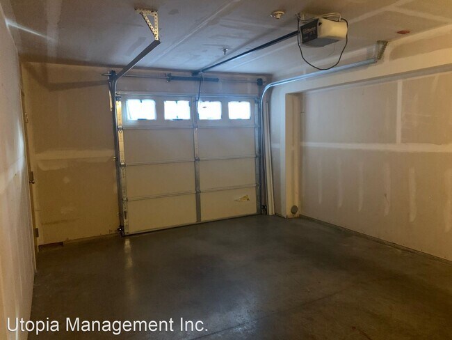 Building Photo - 2 br, 2.5 bath House - 4051 Eliza Ave #102