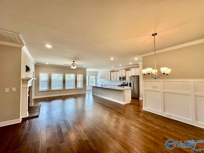 Building Photo - 2618 W Creek Dr
