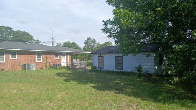 Building Photo - 3 Bed / 1 Bath Available in Lafayette Villiage!