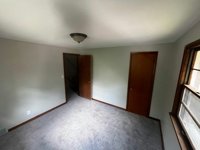 Building Photo - 518 Aultmont Ave NW