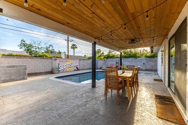 Building Photo - 8335 E Weldon Ave