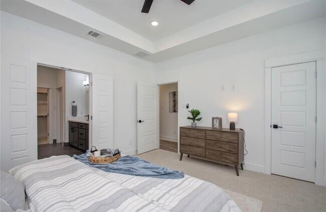 Building Photo - 5823 Highland Sky Ln