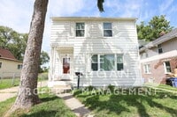 Building Photo - 841 Capen St NE
