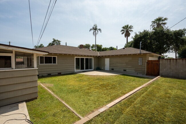 Building Photo - Relaxing 4BR Family Home Near Attractions ...