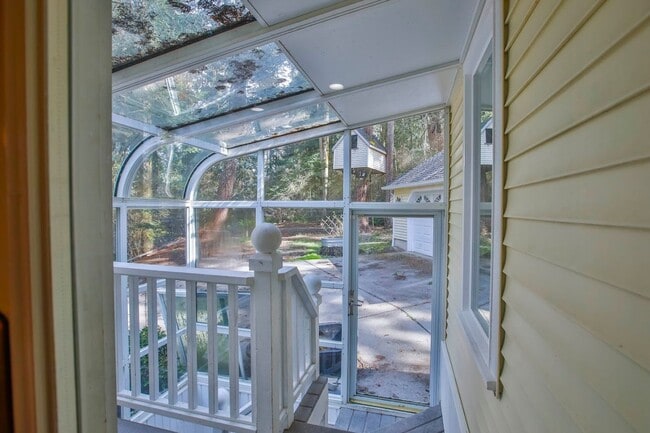 Building Photo - Gorgeous Coupeville Home is Ready for a New Tenant!!!