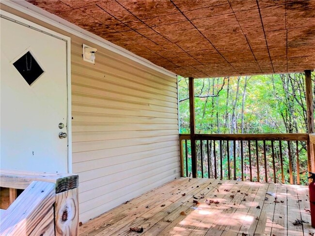 Building Photo - 584 Mountain Ridge Dr