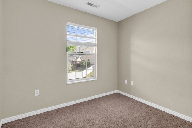 Building Photo - 3 Bed Draper Townhome with Views