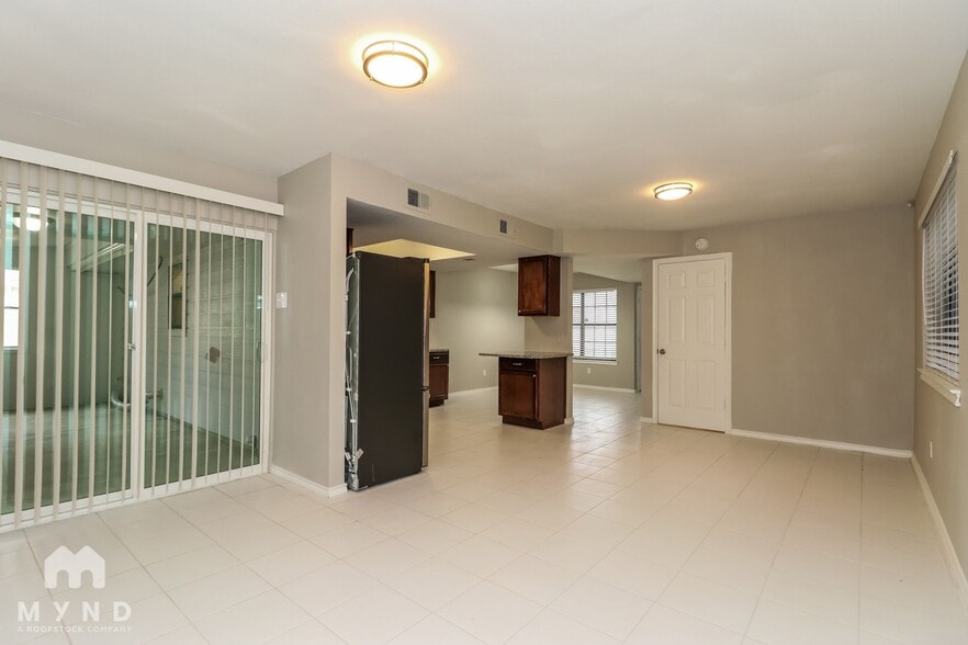 Building Photo - 7413 Waterway Dr