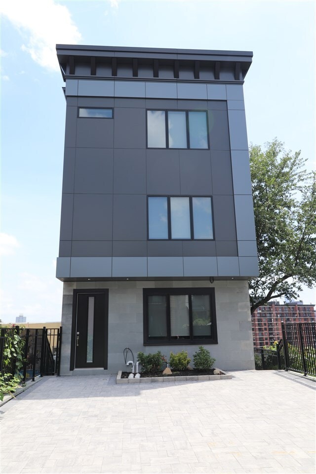 Building Photo - 218 Ogden Ave