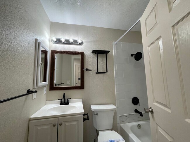 Building Photo - Amazing Location, Central Heat and Air, Washer & Dryer, Must See!