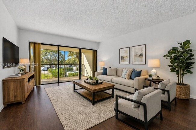 Building Photo - 230 Lakeview Dr