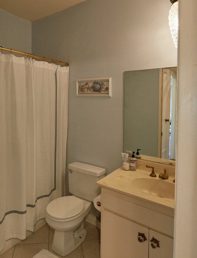 Building Photo - 817 10th St