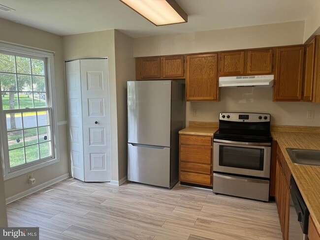 Building Photo - 7301 Rokeby Dr