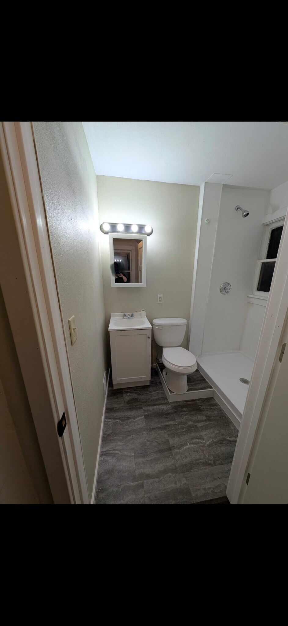 Building Photo - 609 6th Ave NE