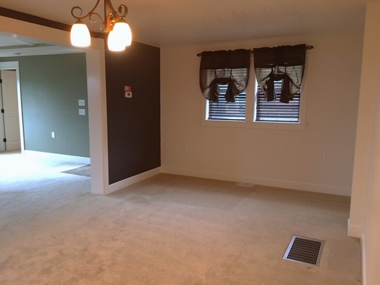 Dining Room - 4940 Cedar St
