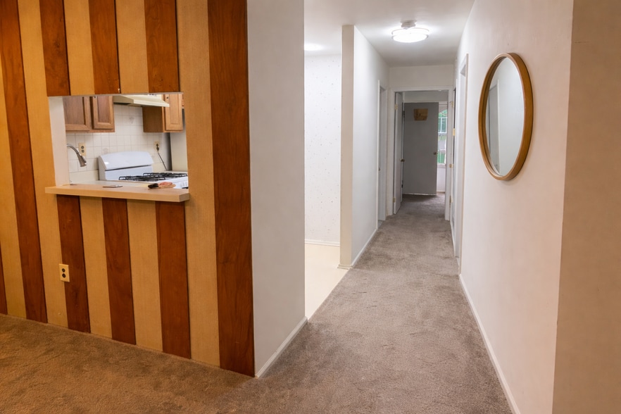 Building Photo - 177 Applegate Ln