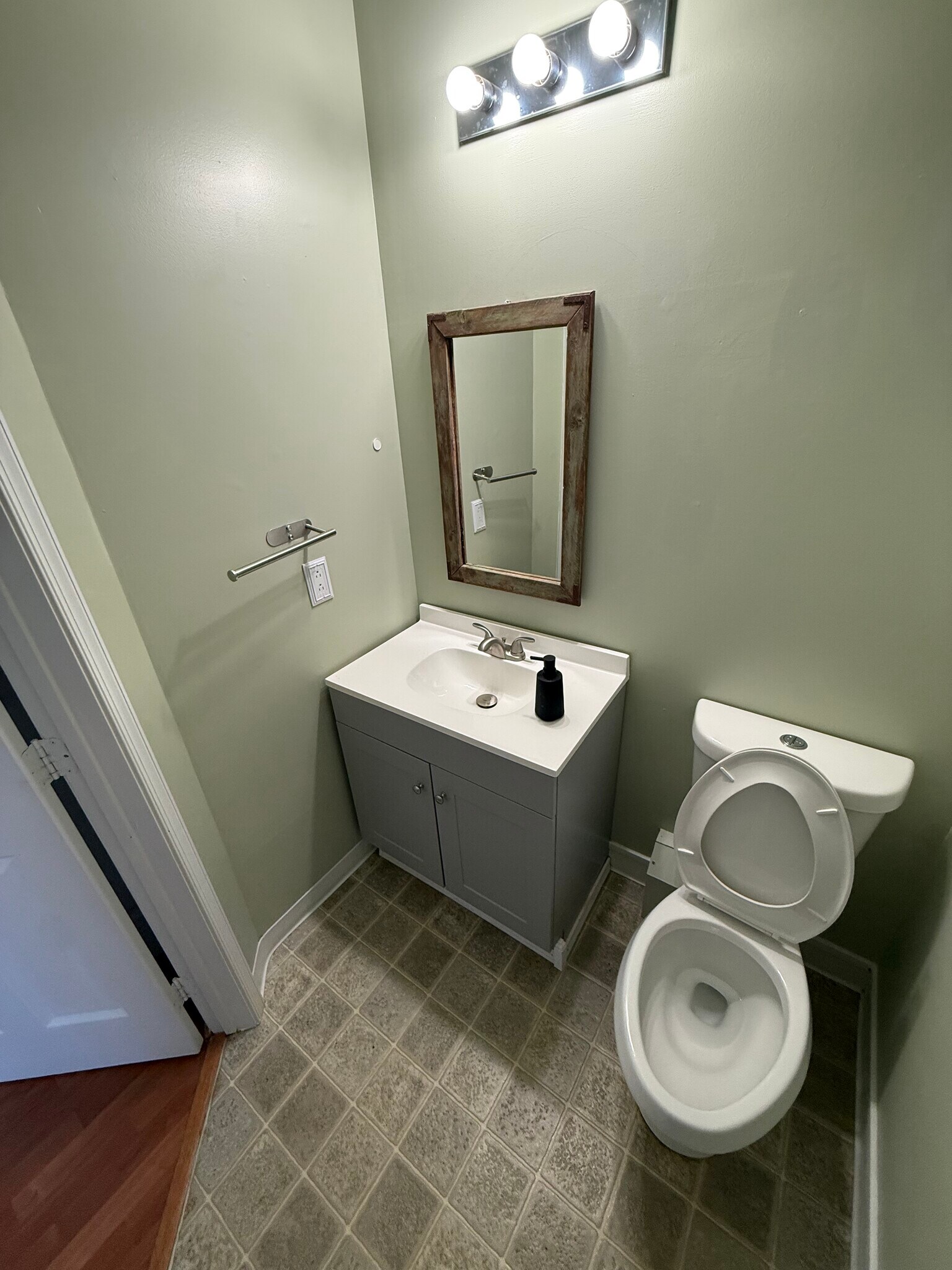 Building Photo - 12 Paynter St