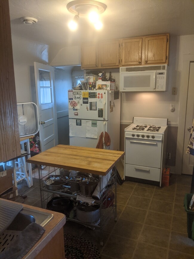 Building Photo - 2303 Pierce St NE