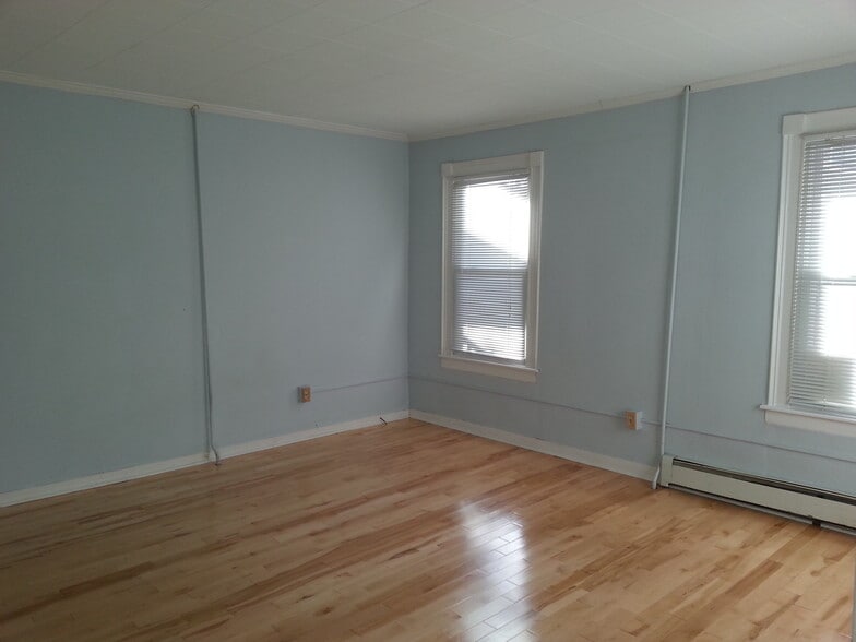 Building Photo - 188 Pine St