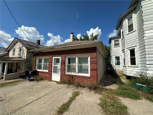 Primary Photo - 402 2nd St