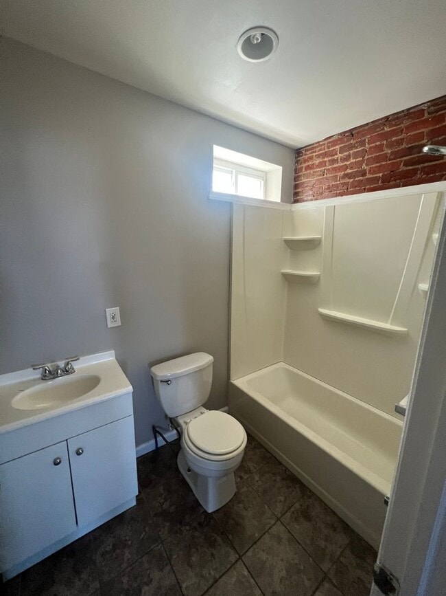 Building Photo - 1938 E Elkhart St