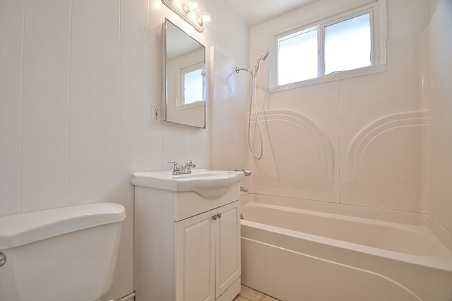 Building Photo - t1803R