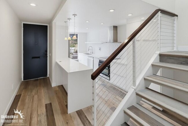 Building Photo - Beautifully Renovated 2Bdm 2.5Ba Mission Hills Condo with Bay Views!