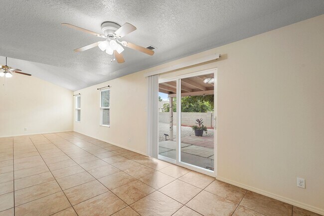 Building Photo - 270 Littler Dr SE