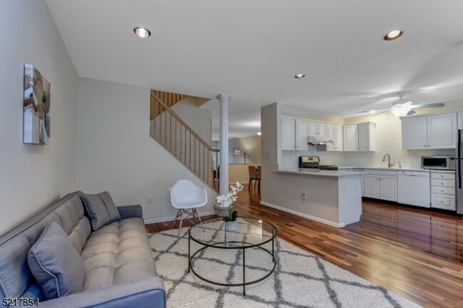 Building Photo - 118 Constitution Way