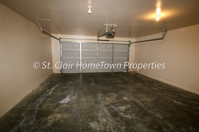 Building Photo - GREAT RENTAL IN FOX HOLLOW SUBDIVISION!