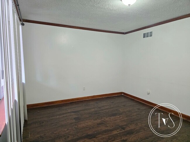 Building Photo - Charming 3-bedrooms/1-bath home in LaRoche Park