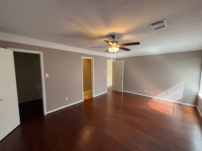 Building Photo - 22507 Red River Dr