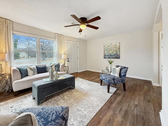 Building Photo - Renovated home in Heart of Hampton Roads