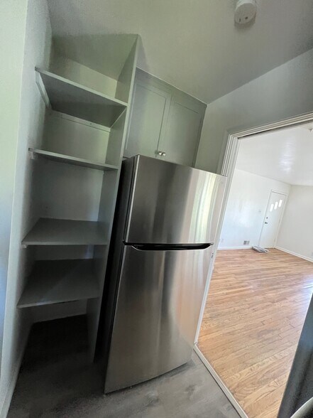 Building Photo - 1107 E 800 S