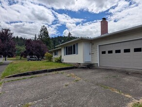 Building Photo - Ranch Style 3-Bedroom, 1-Bath Home In East Eugene!