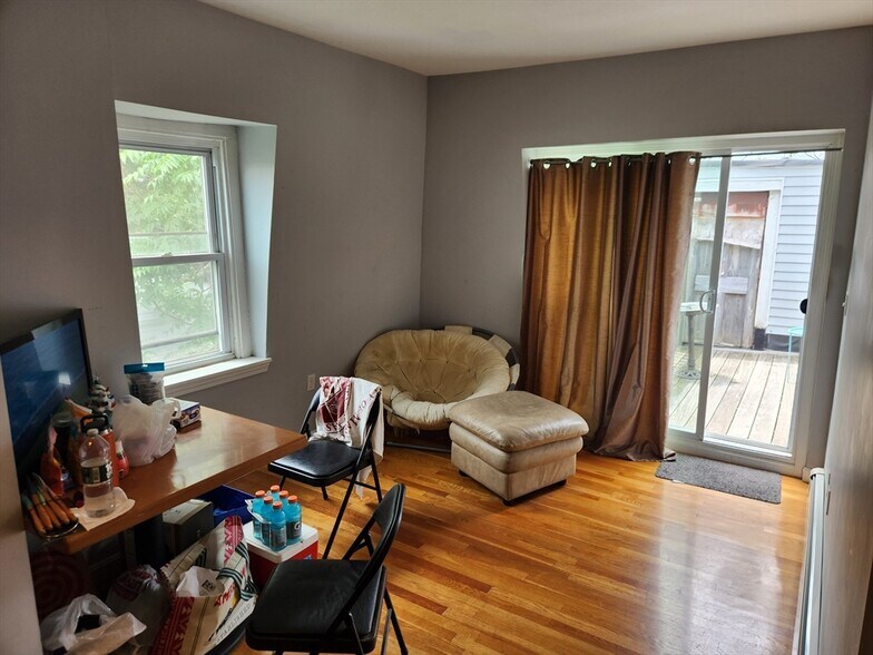 Primary Photo - 20 Pinckney St