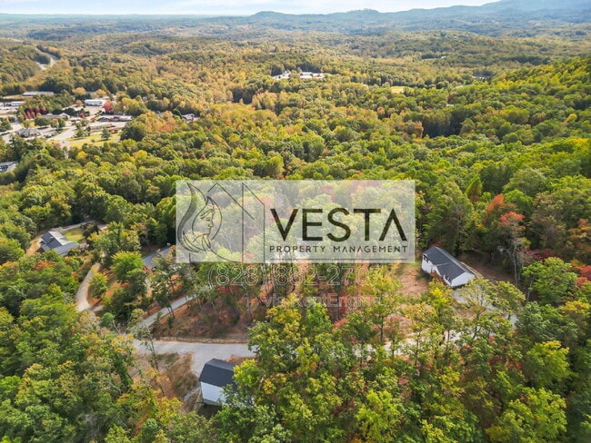 Building Photo - 376 Hague Dr